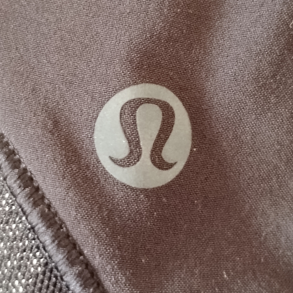 Lululemon Hotty Hot Short II *2.5", Black, Size 6 - Picture 11 of 15